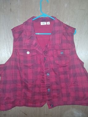 Cato Red Plaid Sleeveless Button-Front Vest